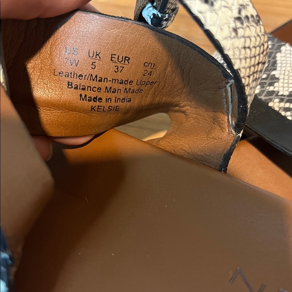 Naturalizer Kelsie White Black Snake Print Sandal - Size 7 - Picture 11 of 11